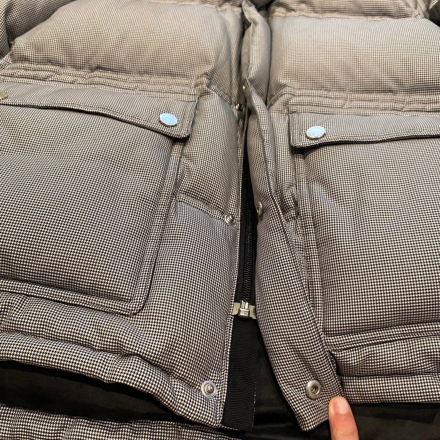 BURBERRY PUFFER JACKET (M)