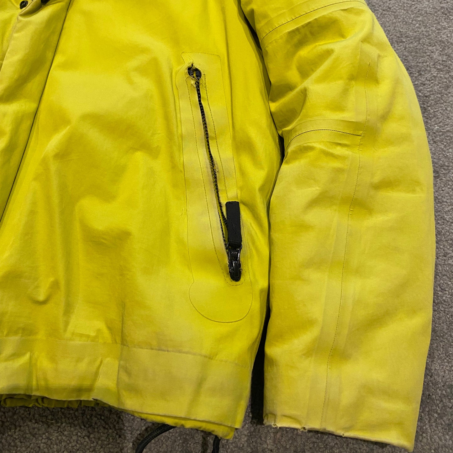 STONE ISLAND PRIMALOFT JACKET (M)