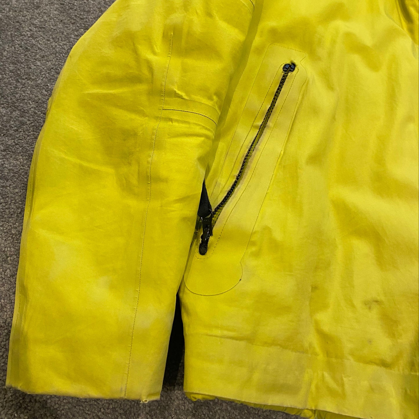 STONE ISLAND PRIMALOFT JACKET (M)