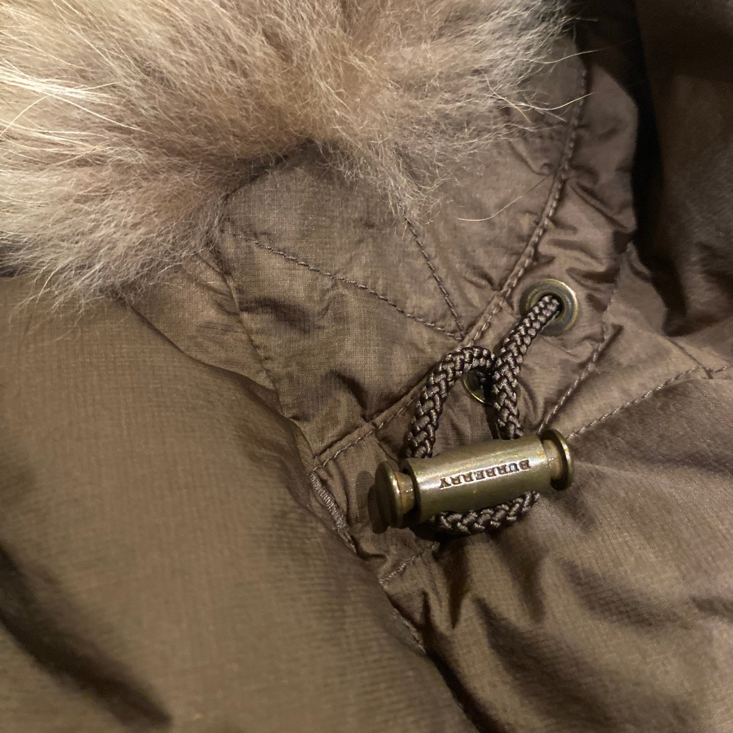 BURBERRY PUFFER JACKET (M)