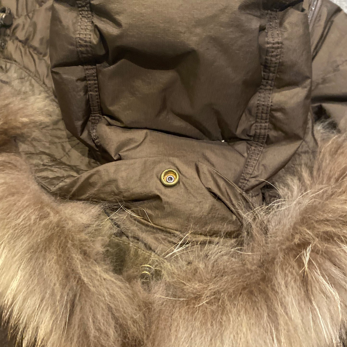 BURBERRY PUFFER JACKET (M)