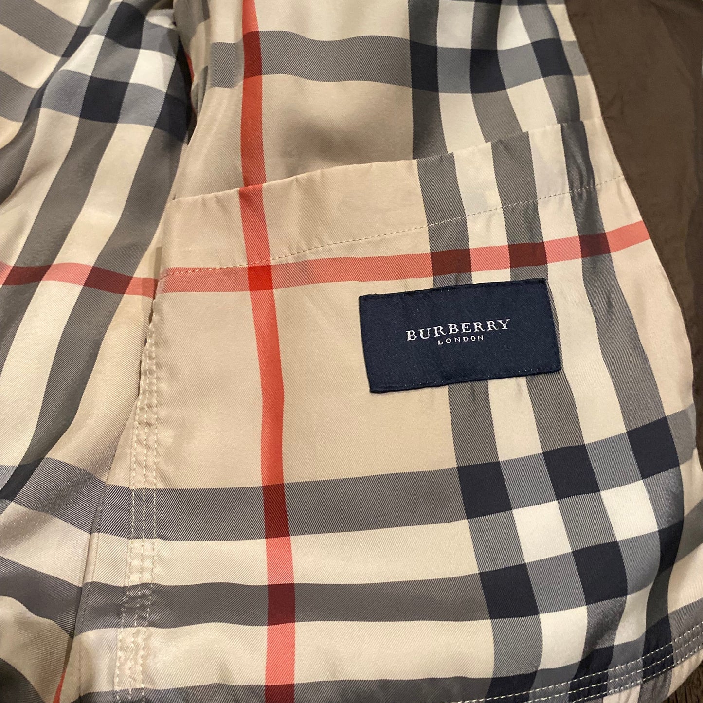 BURBERRY PUFFER JACKET (M)