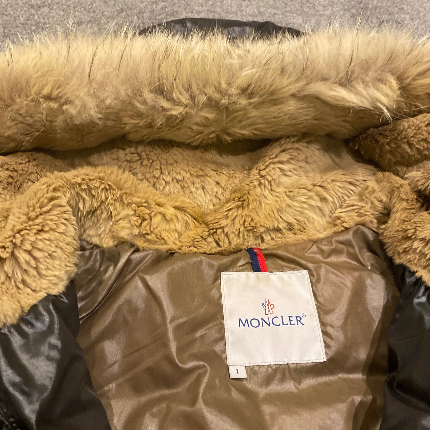 MONCLER PUFFER JACKET (S)