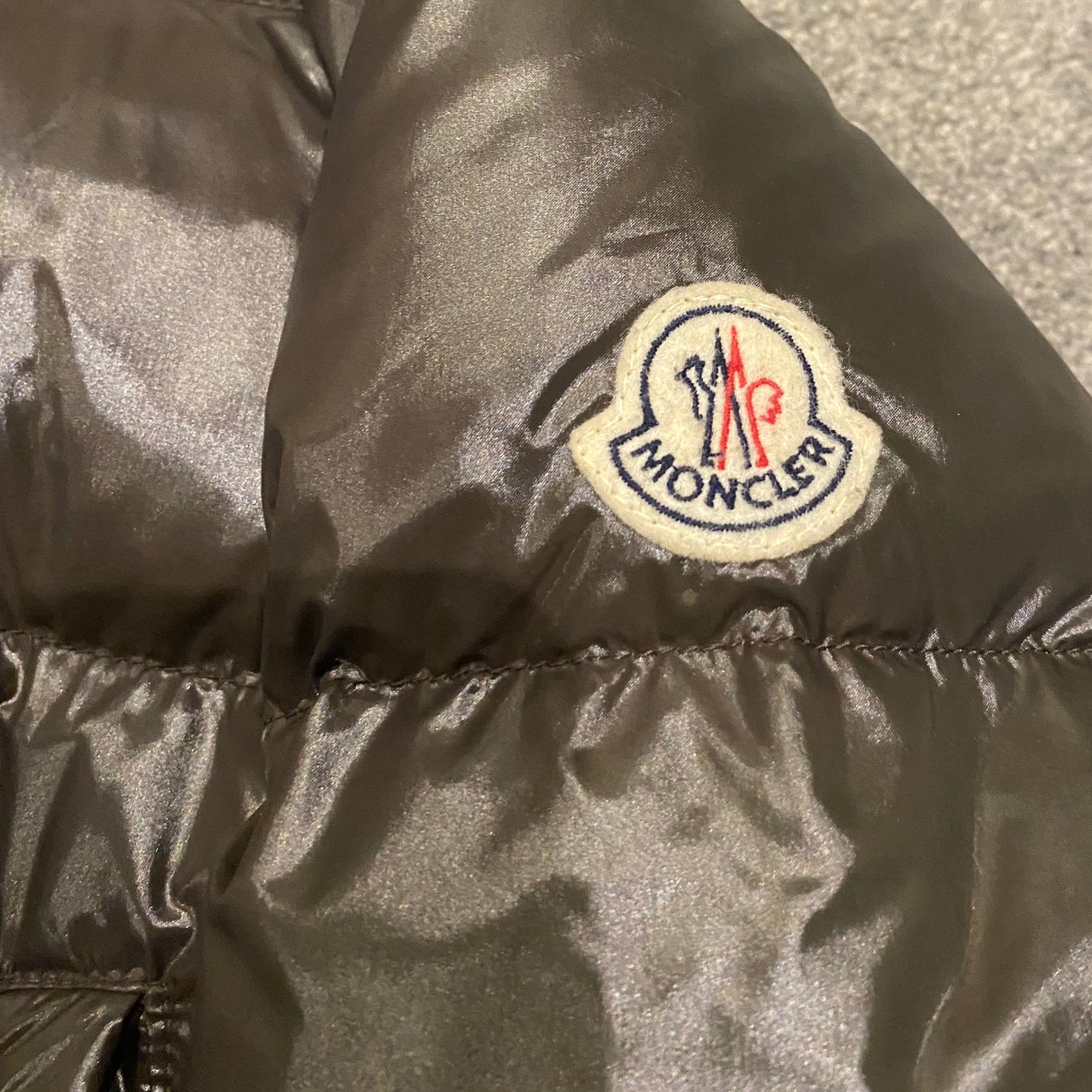 MONCLER PUFFER JACKET (S)