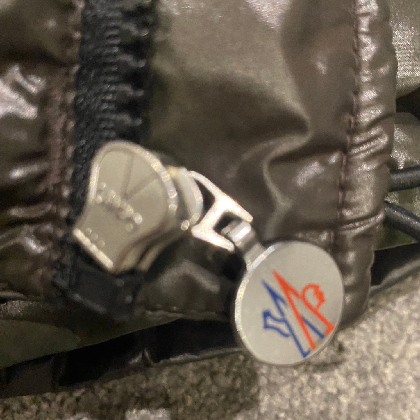 MONCLER PUFFER JACKET (S)